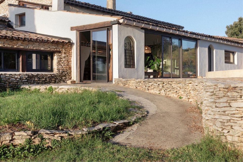 Gîte en pleine nature - Grandes baies vitrées - @Gregoire Edouard