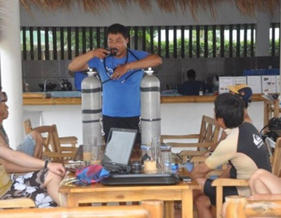 Demonstrating equipment.jpg