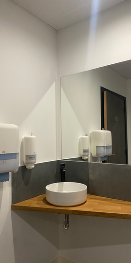 Lave mains avec sèche main papiers et distributeur de savon