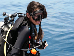 Wat men moeten weten om junior divemaster te worden