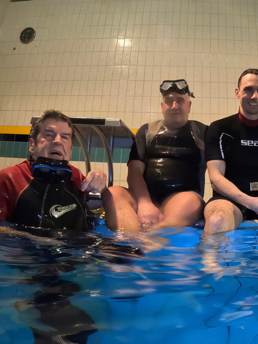 conditie training voor duikers in het zwembad