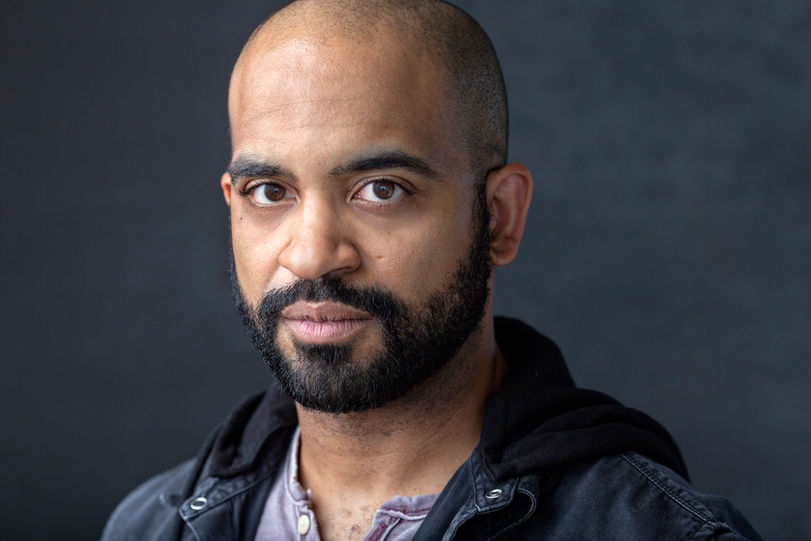 Landscape actor portrait with natural outdoor lighting — Chicago headshot photographer