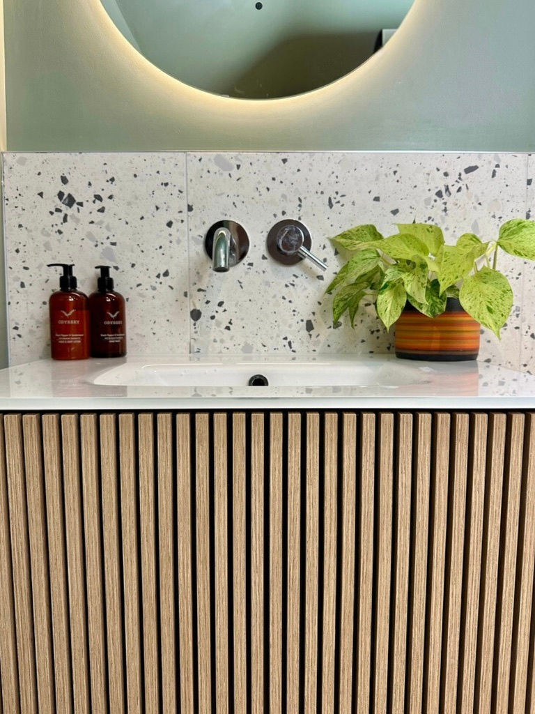 EDC2F86B-675B-4330-BA3C-64D53080090D_1_105_c