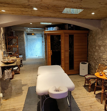 Chambre d'hôtes Pyrénées Orientales avec spa équipé de sauna, jacuzzi et table de massage