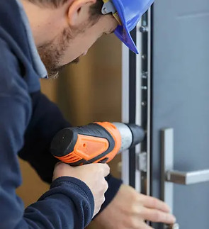 depositphotos_711184086-stock-photo-handyman-repair-door-lock.jpg