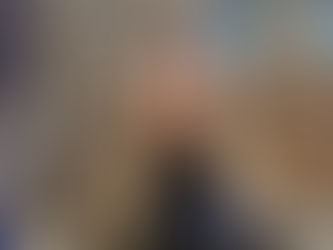 Op de heftruck door dat enorme warehouse 