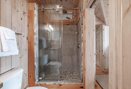 Master bath off the King master bedroom of the Highland Lake vacation rental