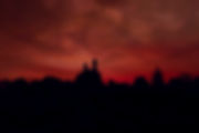 Photographie d'art dramatique Rouge Brouilly - Silhouette chapelle ciel de sang nuageux crépuscule - Photographe Fabrice Ferr