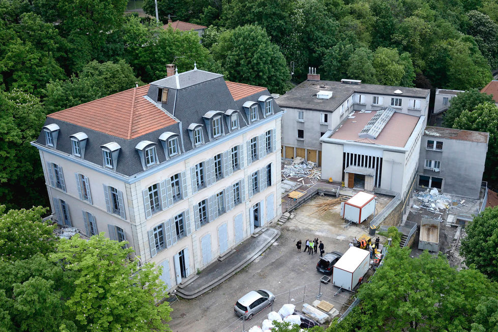 Vue d'ensemble du bâtiment en déconstruction - Transformation urbaine à Lyon - Photographe partenaire Rhône Saône Habitat - Fabrice Ferrer