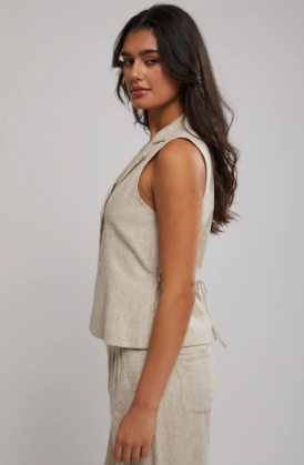 Thumbnail: STAPLE THE LABEL - Avery Vest