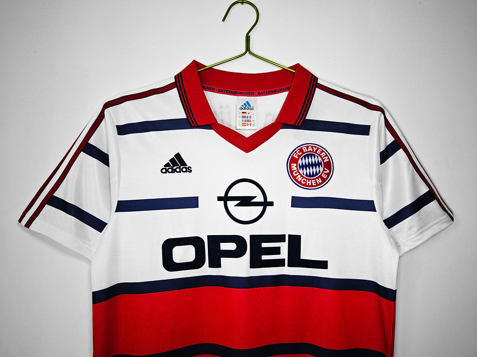 Thumbnail: Bayern Munich Away Retro Replica Classic Football Shirt 1998