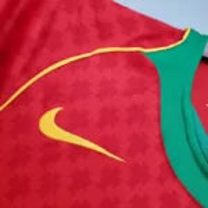 Thumbnail: Portugal Retro Replica Classic Football Shirt Home 2004