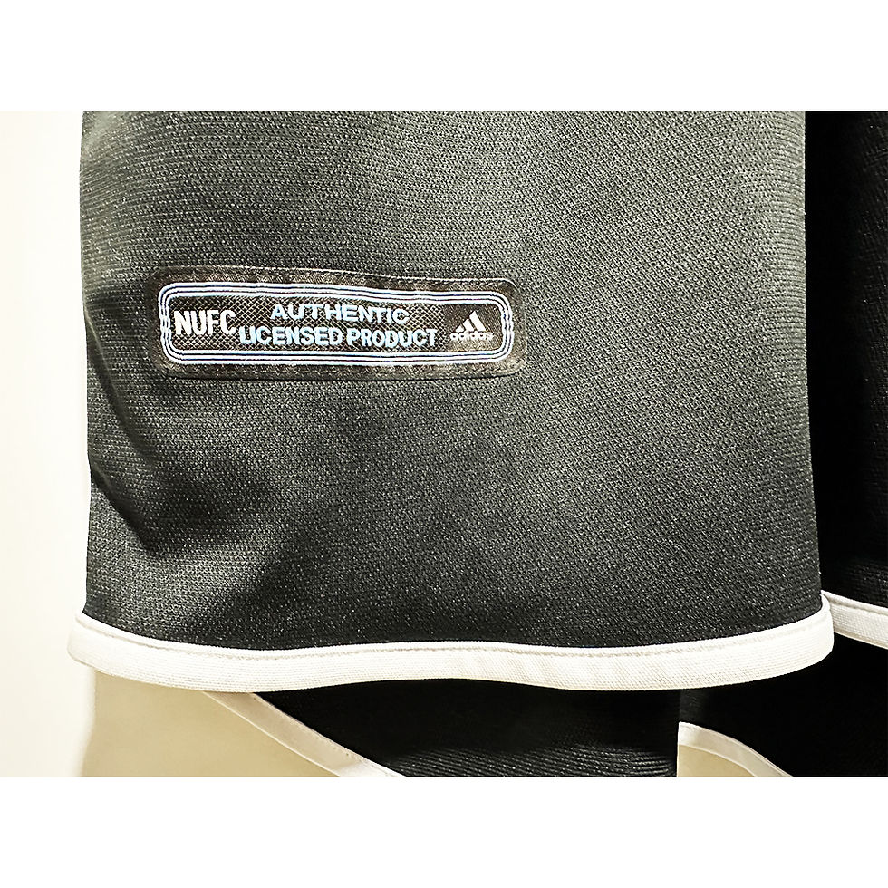 Thumbnail: Newcastle United Away Retro Replica Classic Football Shirt 2000-01