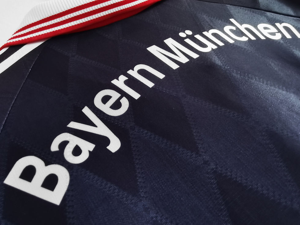 Thumbnail: Bayern Munich Retro Replica Classic Football Shirt 97-99 Home