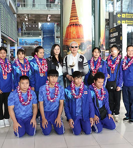 “ทัพยูโดคนตาบอดไทยกลับถึงบ้าน! ‘นายกอำนวย’ ต้อนรับอบอุ่น หลังสร้างประวัติศาสตร์คว้าที่ 3 เอเชีย”