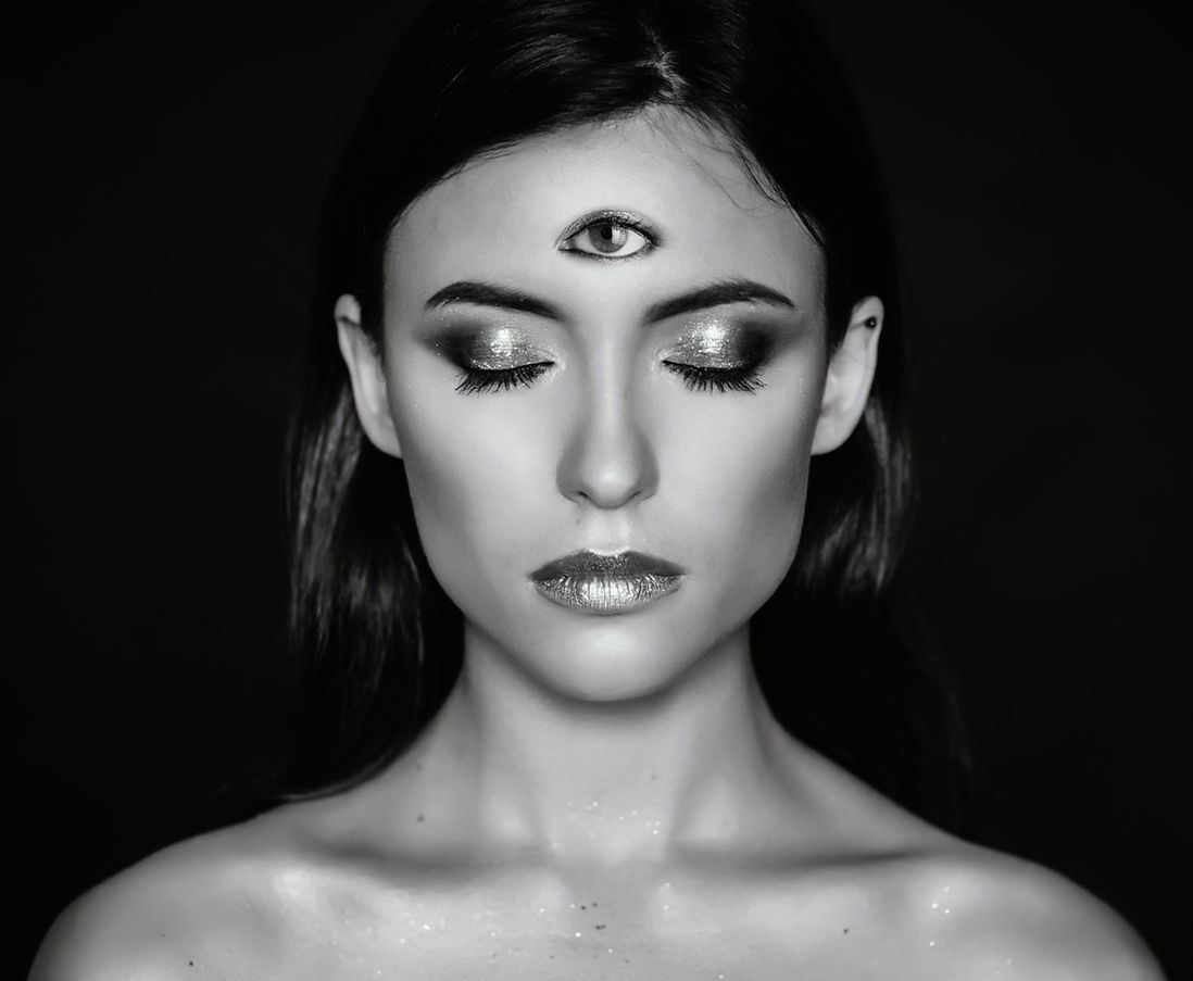 Woman with third eye on head - supernatural sense concept._edited.jpg