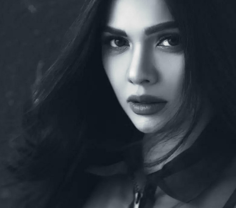 saralorenofficial_61935930_180391756288810_1741333915118358423_n.jpg