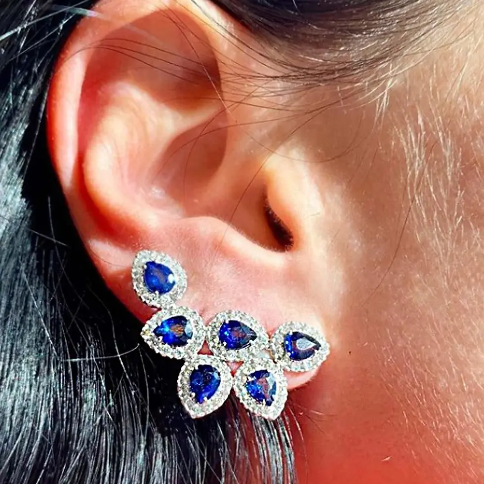 Miniatura: Brinco Mini Ear Cuff Gotas Safira com grandes gotas azuis Tanzanita centrais e pave de micro-zircônias brancas contínuas