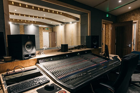 Eiger Studios Analogue Mixing Desk