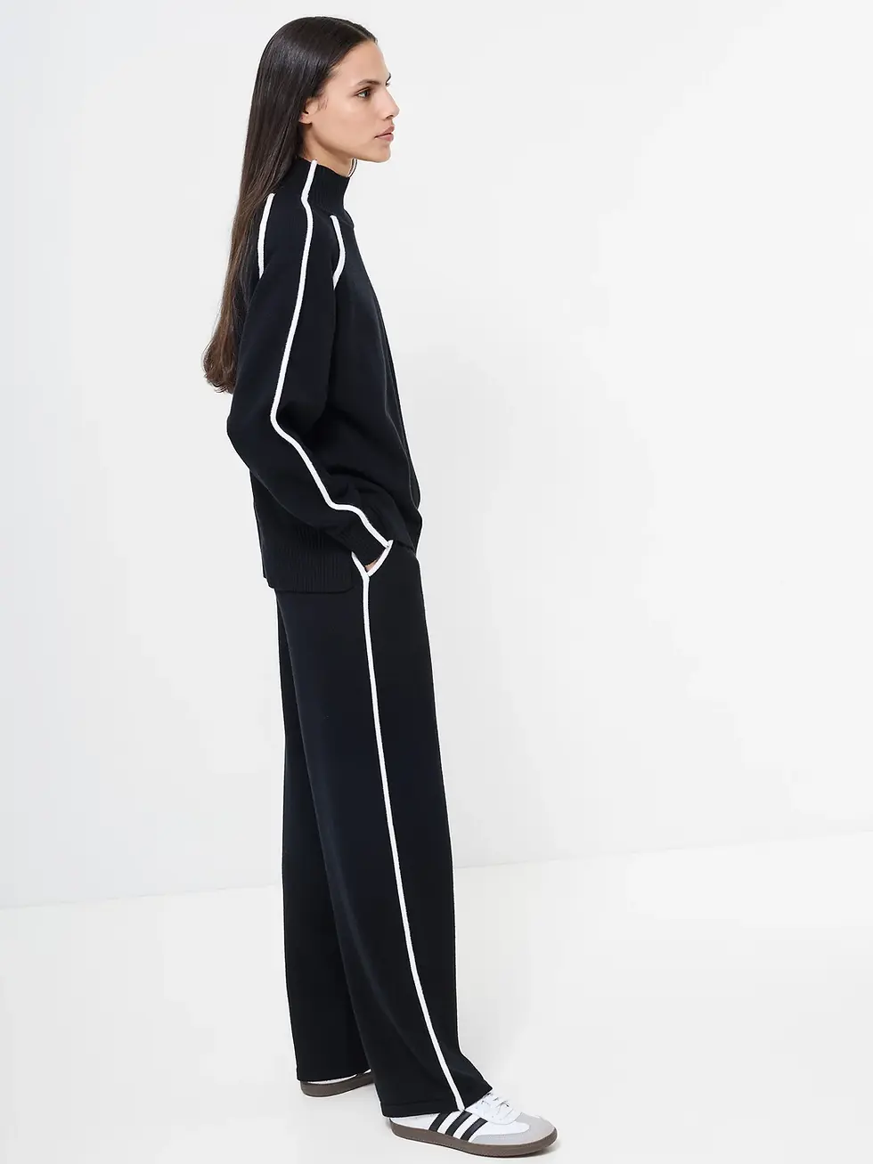 Stay comfy & cosy this season in this French Connection knitted two-piece! (Sold as separates)