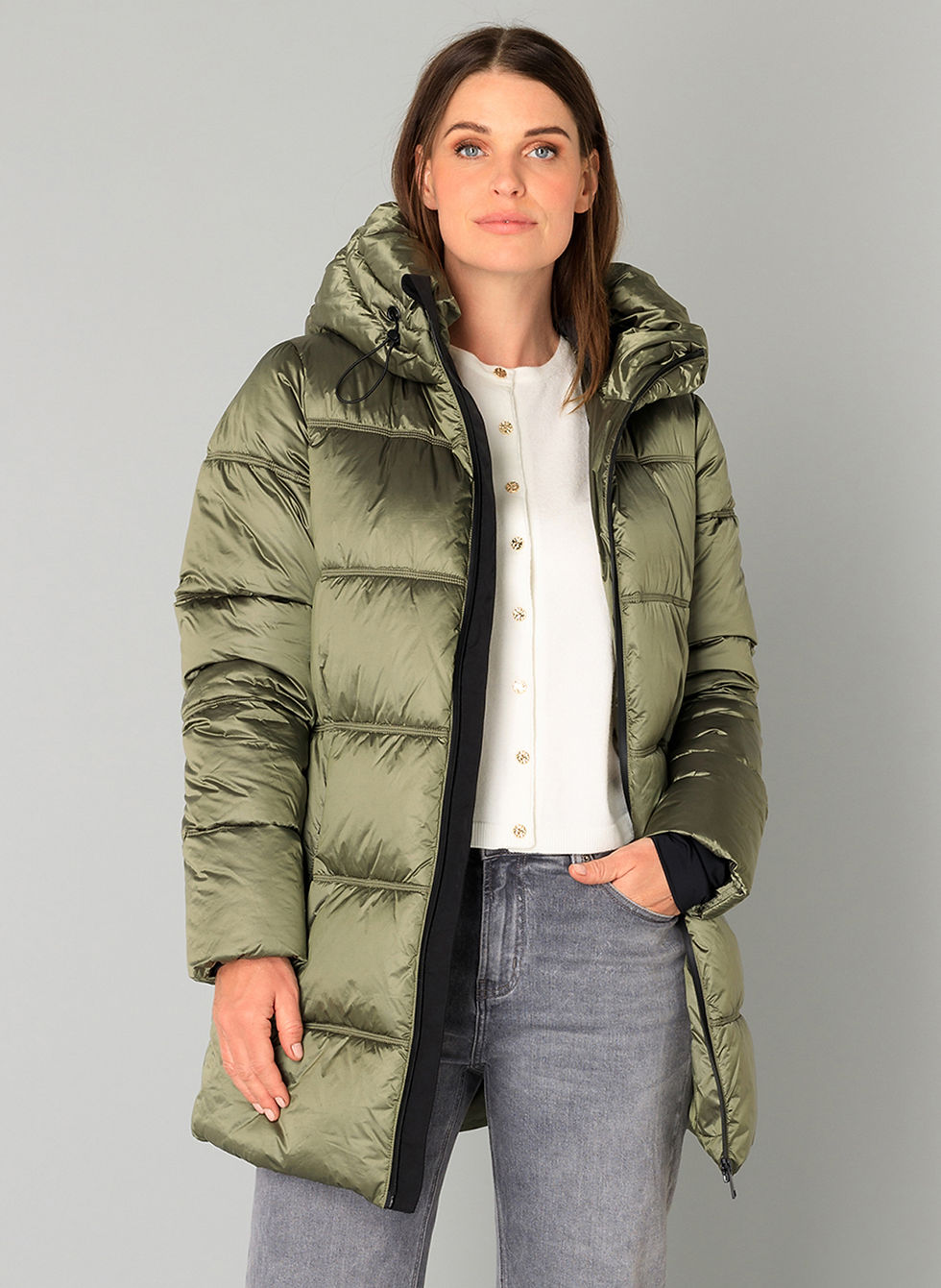 Make a statement in this warm & waterproof padded coat - the metallic finish giving you a little extra sparkle!