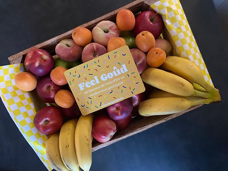 Corbeille de fruits au bureau