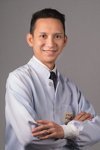 ทพ.เพ็ชร อุ่นแพทย์.jpg