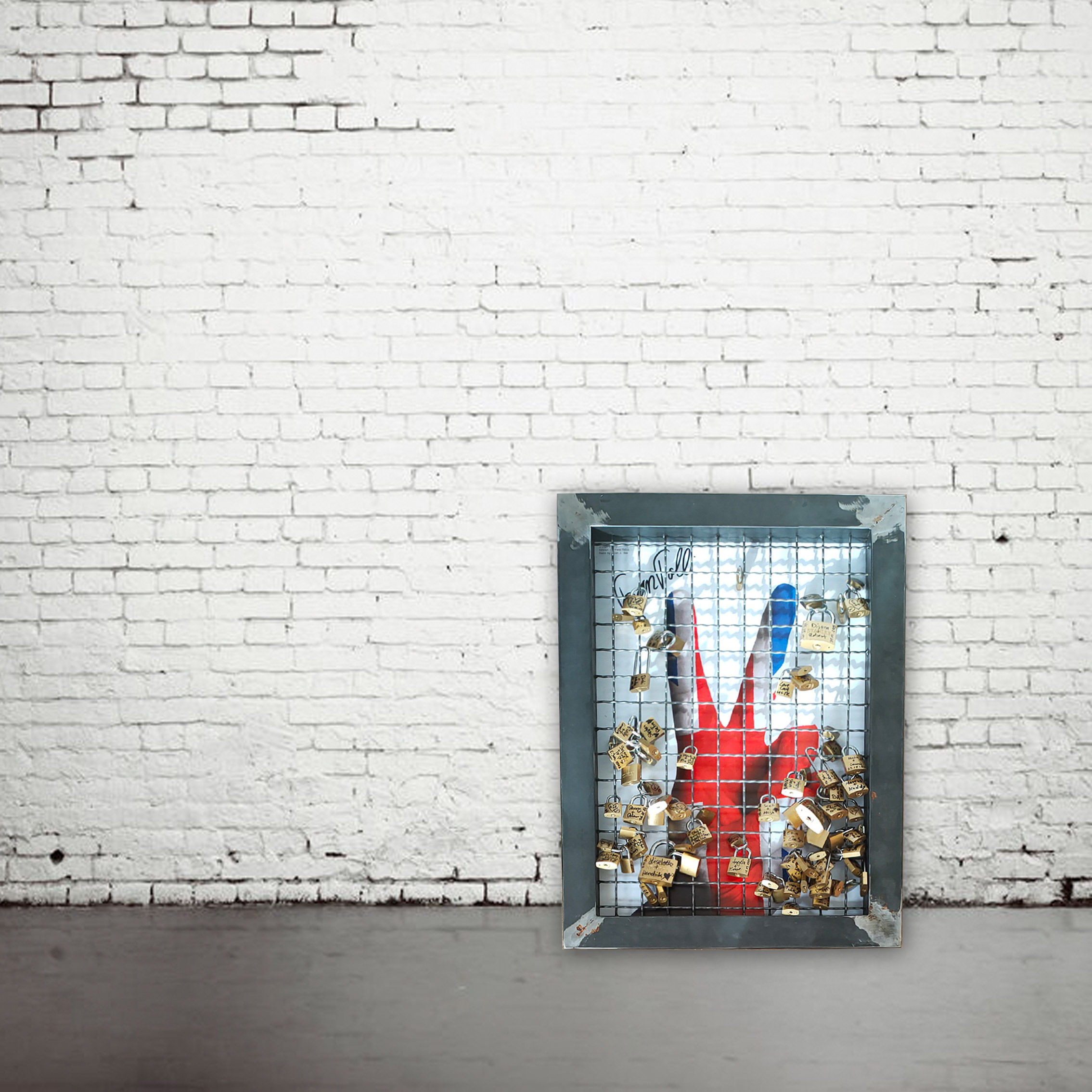 2FINGERS1WORLD #loveisthekey