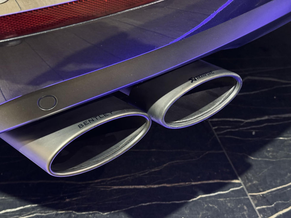 Miniature : BENTLEY BENTAYGA 6.0 W12 608 LIGNE AKRAPOVIC SUIVI COMPLET BENTLEY IMMAT FR