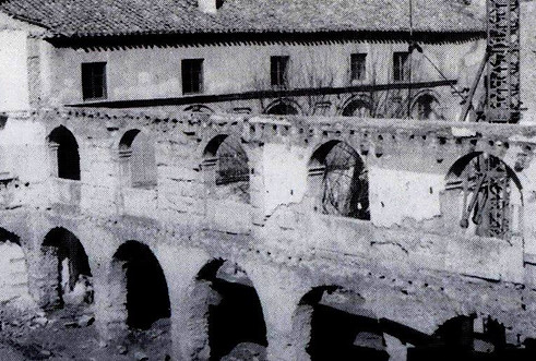 Patio del Carmen Claustro 1980 - Facebook Alhama en Blanco y Negro.jpg