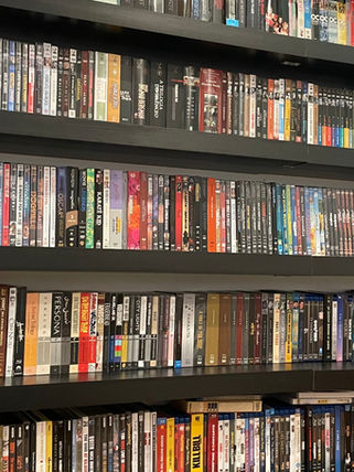 As Coleções que Fazemos: Mídia Física e o Sentido da Arte