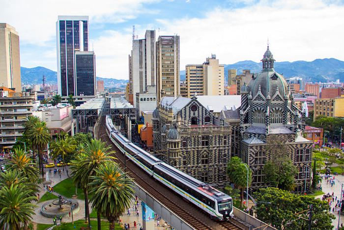 TURISMO CIUDADES CAPITALES, MEDELLIN LA CIUDAD DE LA ETERNA PRIMAVERA
