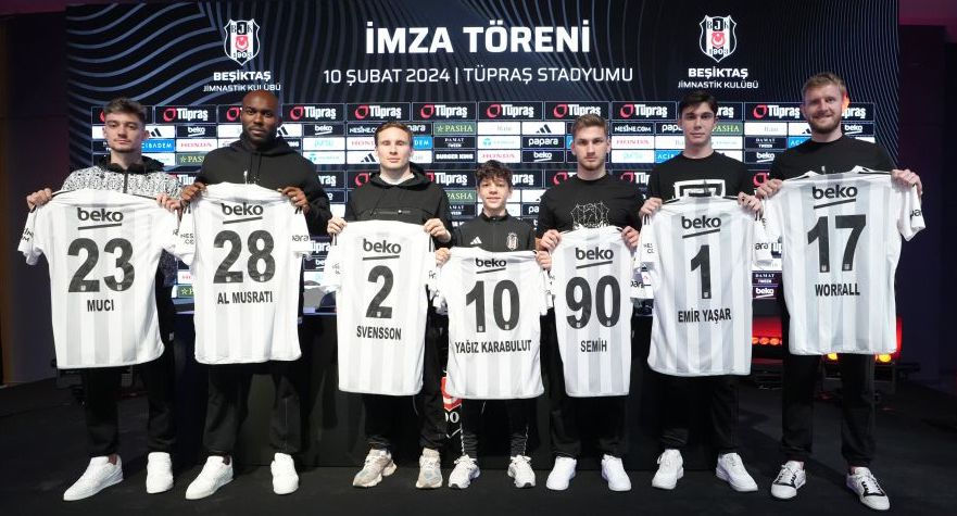 Beşiktaş Yeni Transferleri İçin İmza Töreni Düzenledi