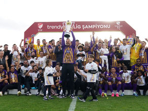 Eyüpspor Kupasına Kavuştu! | Arda Turan: ''Bu Semtin Hakkını Vermeye Çalışacağız'' 