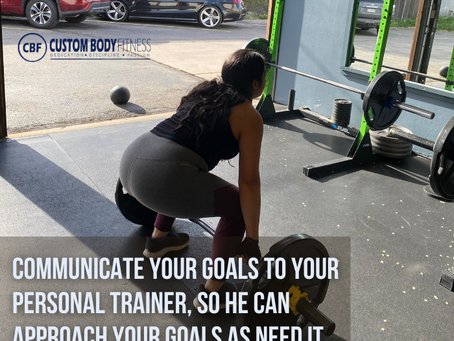 A woman in a gym squats with a barbell. Text reads: "Communicate your goals to your personal trainer, so he can approach your goals as need it."