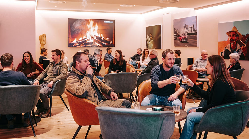 People_socializing_in_lounge_2K_202608240853.jpeg