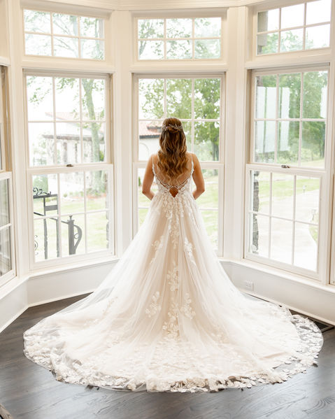 Wedding photography bride getting ready at Stone haven venue in Section, Alabama