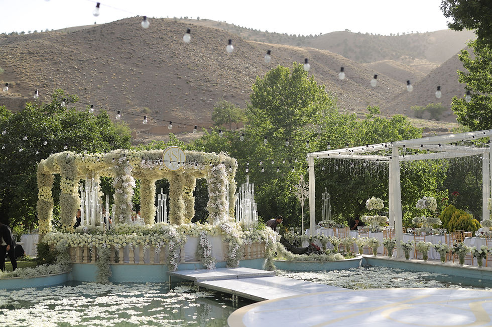 Elegant white and gold wedding decor with Sofreh Aghd – luxury event setup by Palace Class Events, Vancouver wedding planner