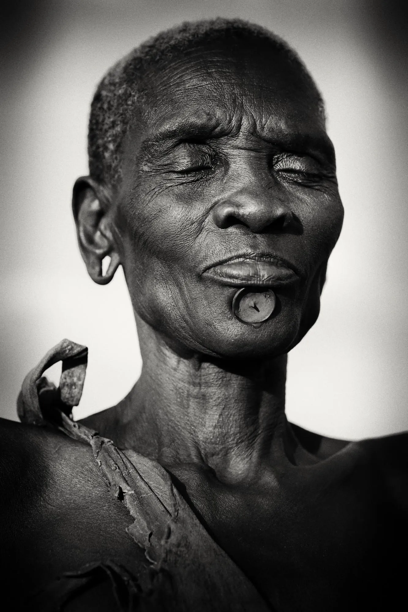 Bodi woman with a traditional lip ornament.