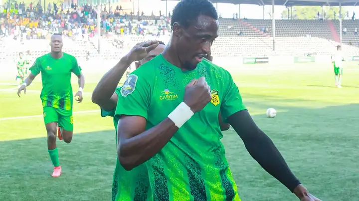 Maniema Union beat TP Mazembe 2-1 in Lubumbashi, tightening the Linafoot title race and boosting their play-off hopes.