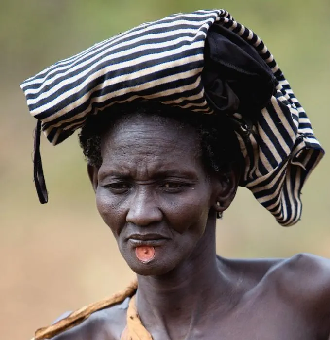 Bodi woman with a traditional lip ornament.