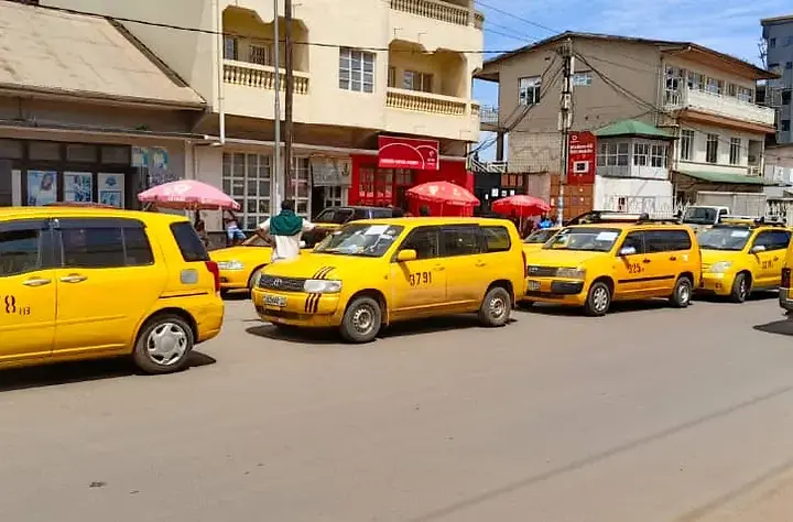 A South Kivu lawmaker urges authorities to reopen the Bukavu–Uvira road as nearly 1,000 passengers remain stranded.