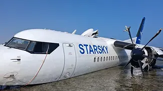 Somalia Plane Overruns Mogadishu Runway, Stops in Shallow Water