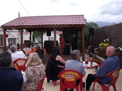 albir oasis park pineapple bar beer garden