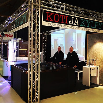 messuosaston tekniikka screenit valkokangas strussit messuilla messutekniikka