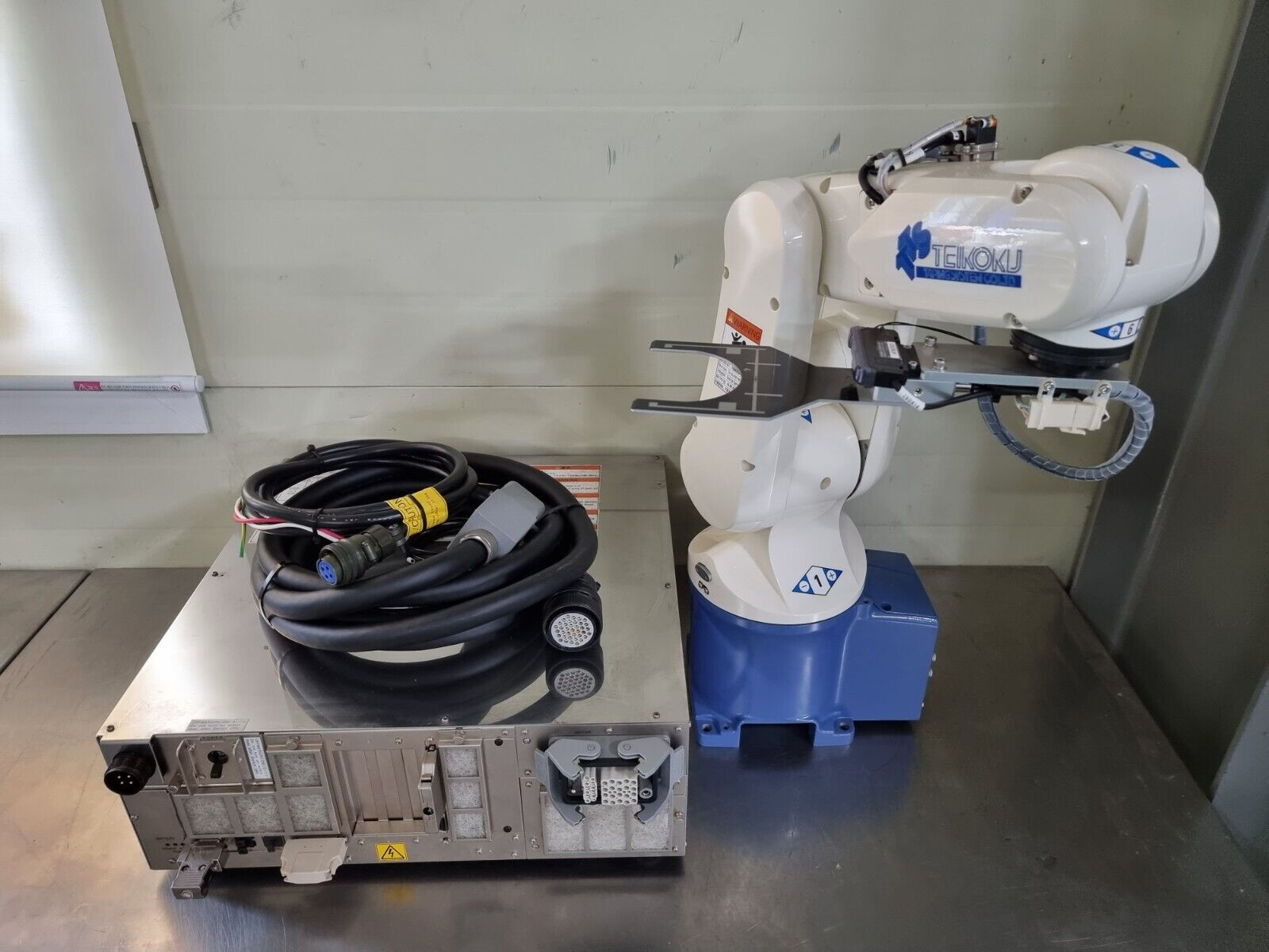 DENSO WAVE VP-5243E/GM 5-Axis Robot vertical articulated + RC7M-VPG5/6CA CONTROL