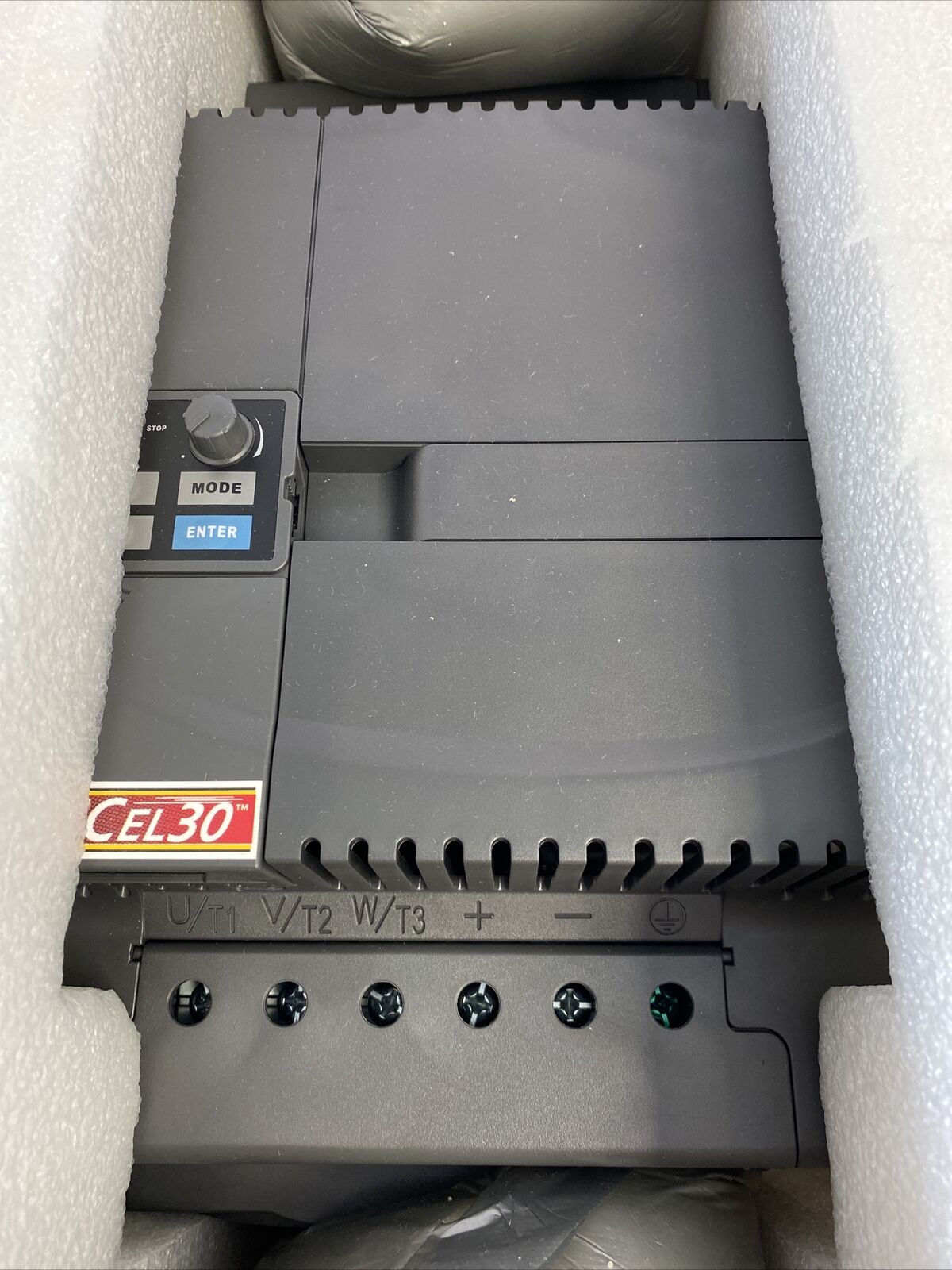 AVTRON ACV032YAC00D000 VARIABLE FREQUENCY DRIVE