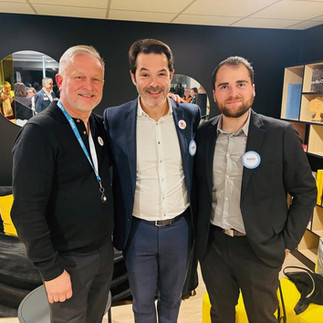 Groupe de personnes réunies lors de la soirée du club partenaires docteur clown