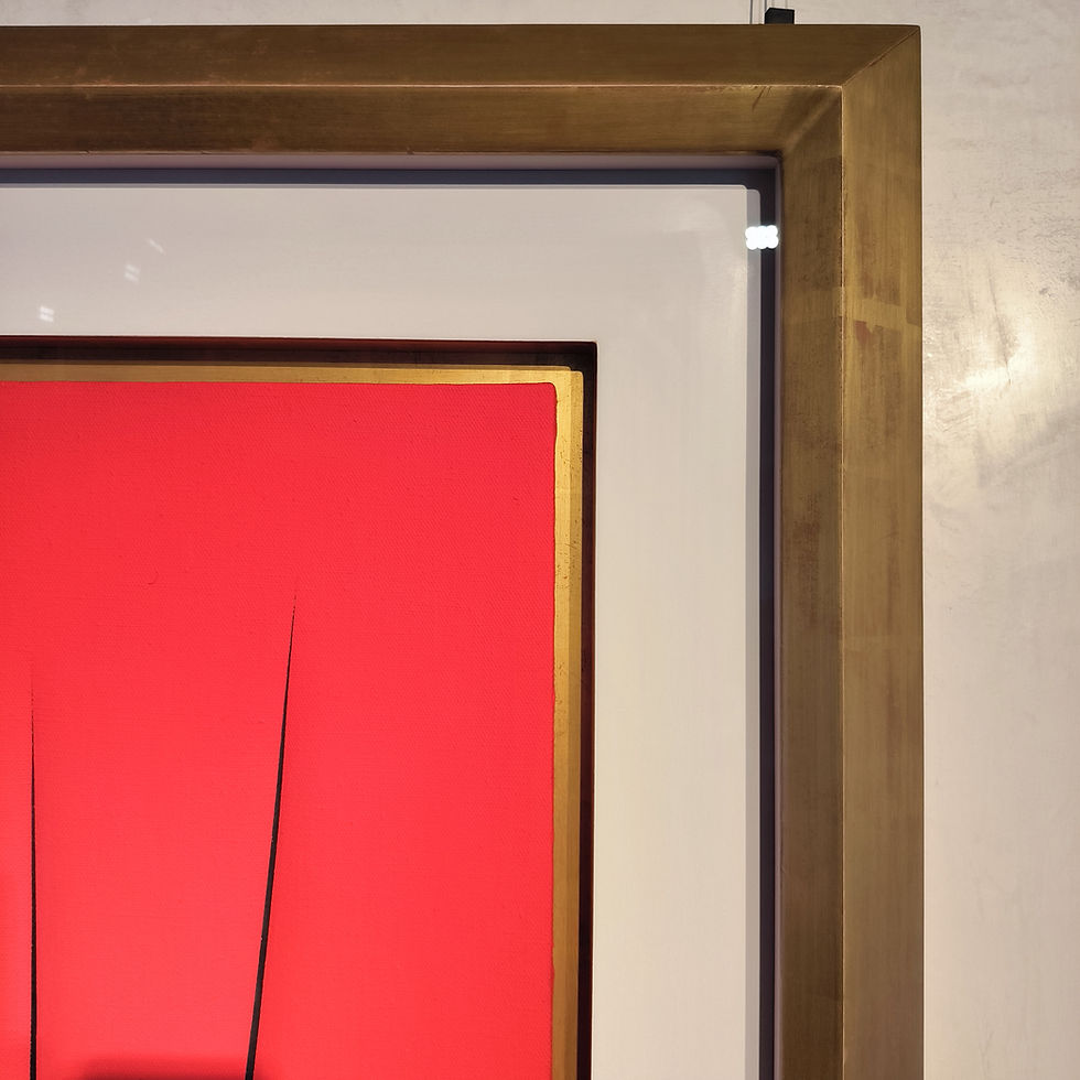 Dettaglio cornice dorata per conservazione opera d'arte