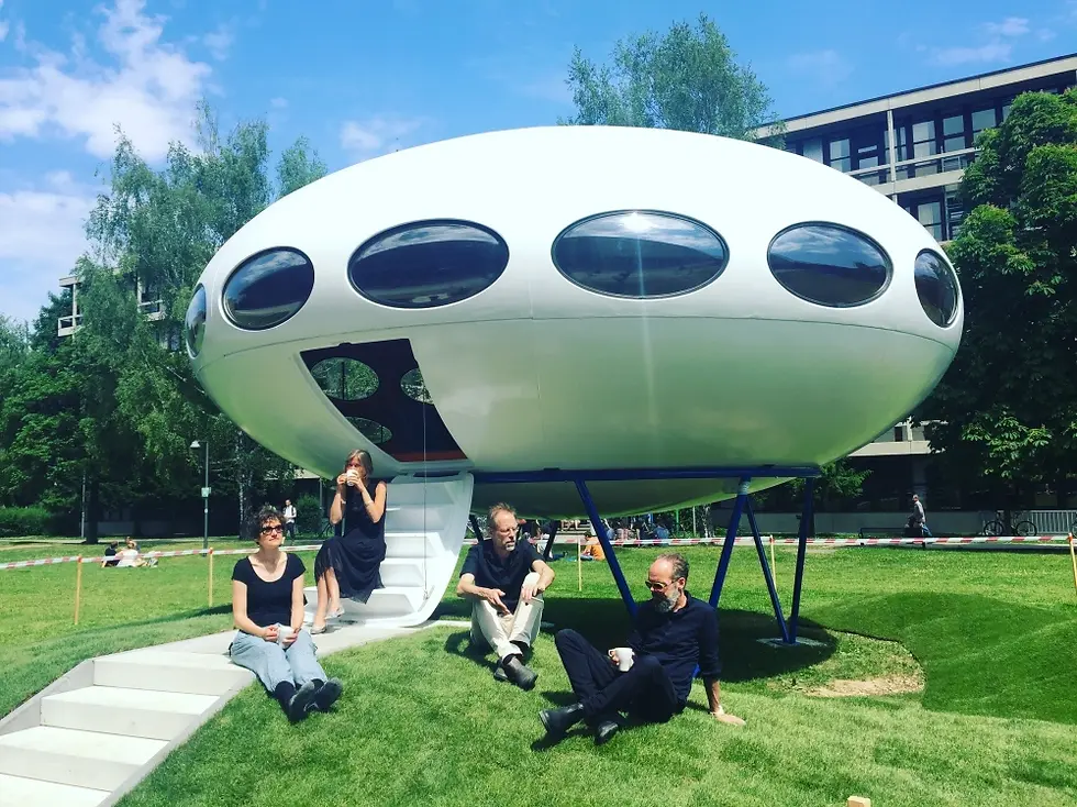 FUTURO landing (Dr Angelika Nollert and her team with the editor of Süddeutsche zeitung ) photo © Venetia Kapernekas